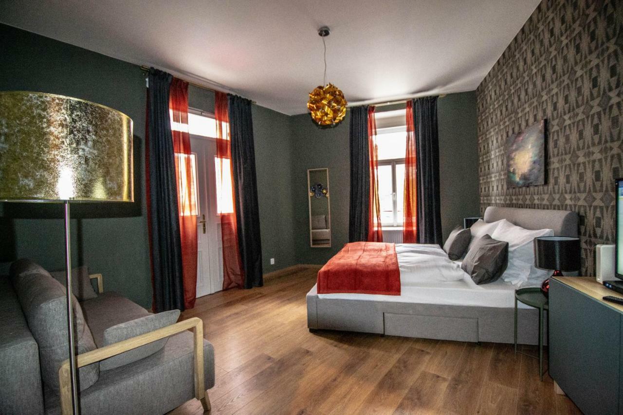 Ruterra Apartments By Cathedral Praha Bagian luar foto