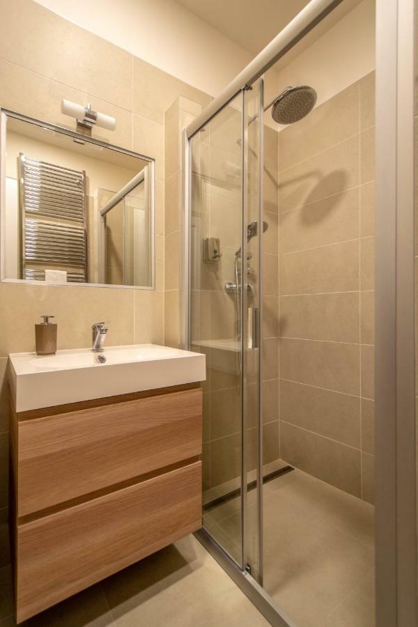 Ruterra Apartments By Cathedral Praha Bagian luar foto